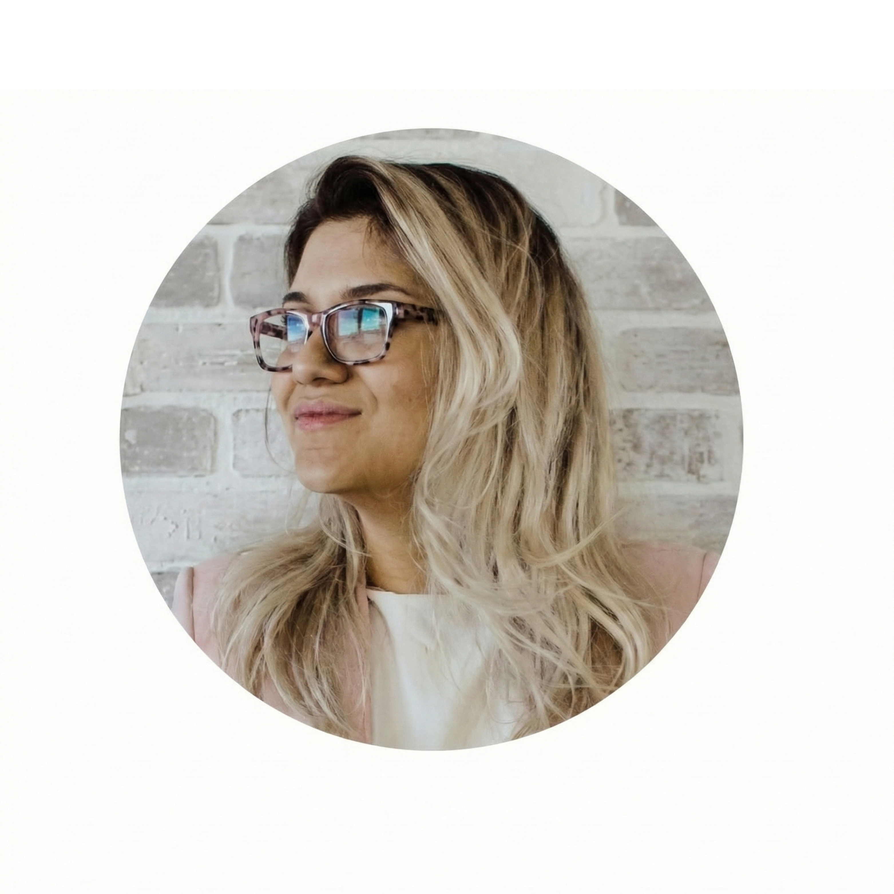 Mary, CEO of Cookie Box